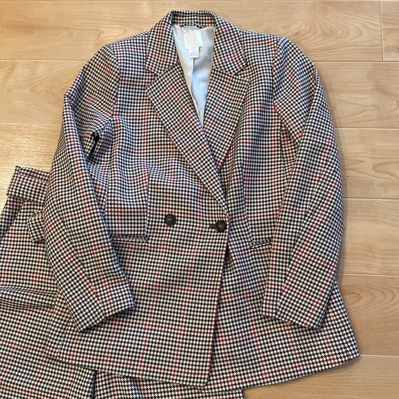 Matching H&M women’s suit - Picture 2 of 6